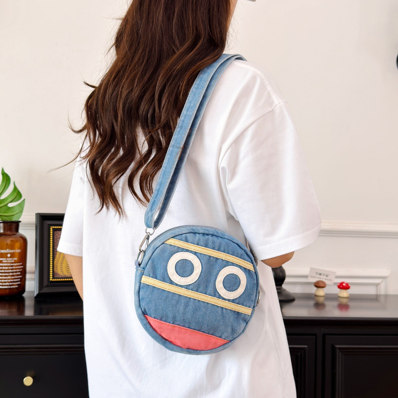Funny Face Patch Round Crossbo - огляд і ціна Circle Round Bag