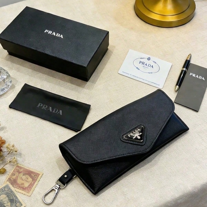 Prada Black Leather Eyeglass C - огляд і ціна Women Bags Prada