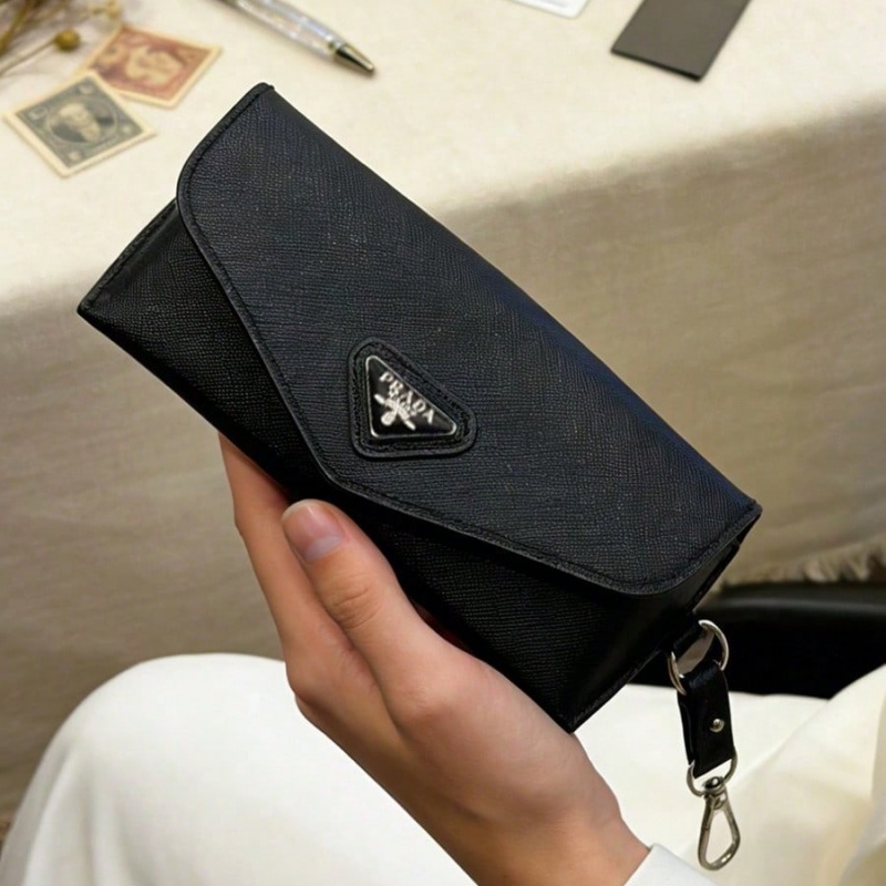 Prada Black Leather Eyeglass C - огляд і ціна Women Bags Prada