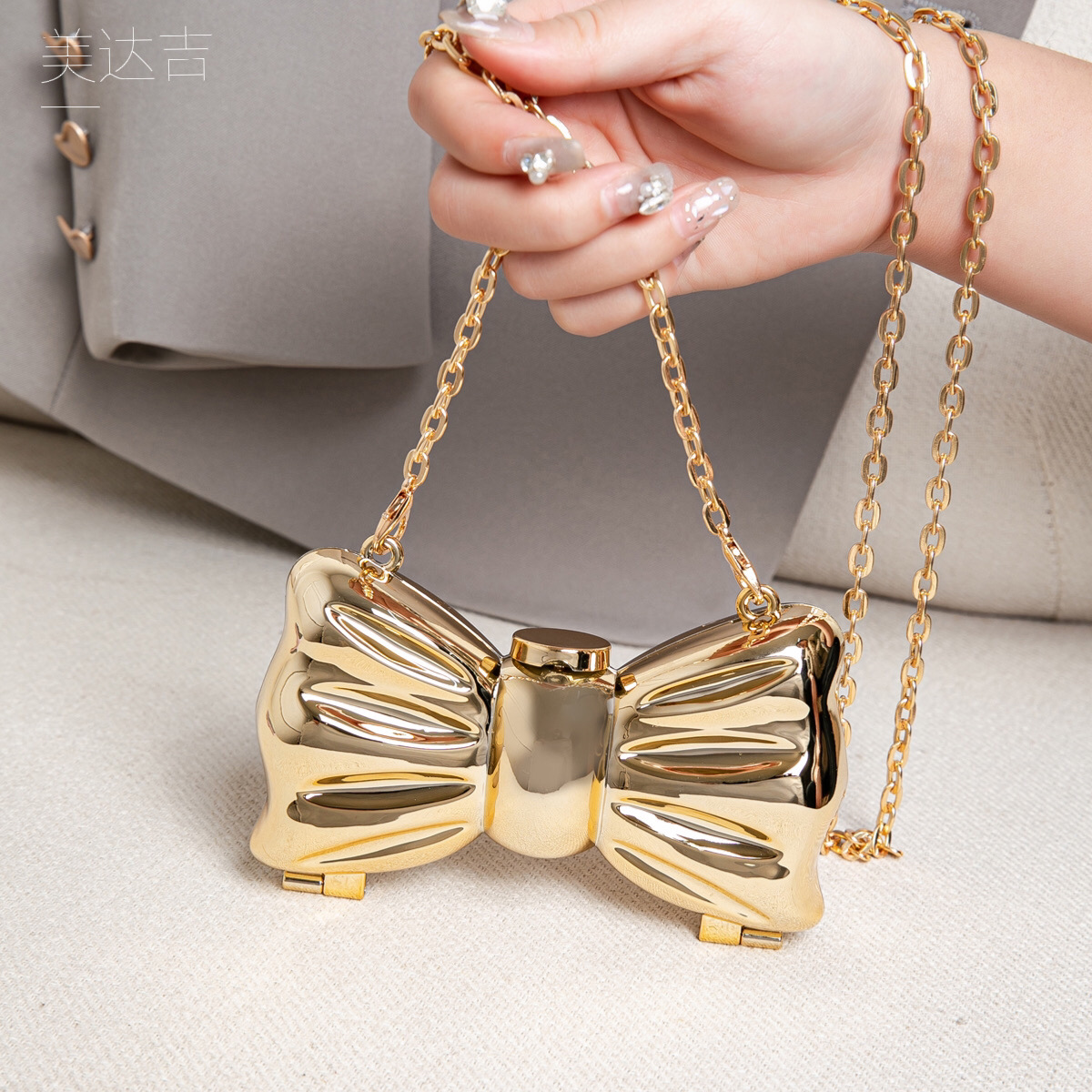 Glossy Gold Metal Bow Shaped M - огляд і ціна Mini Purse Chain